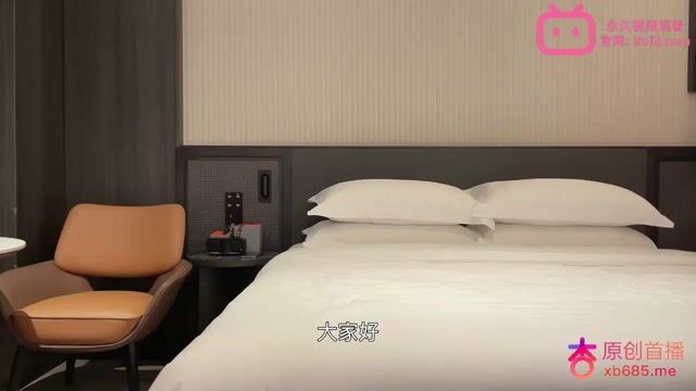 推特大神 曹长卿约炮刚入学女大学生没想到床上那么骚