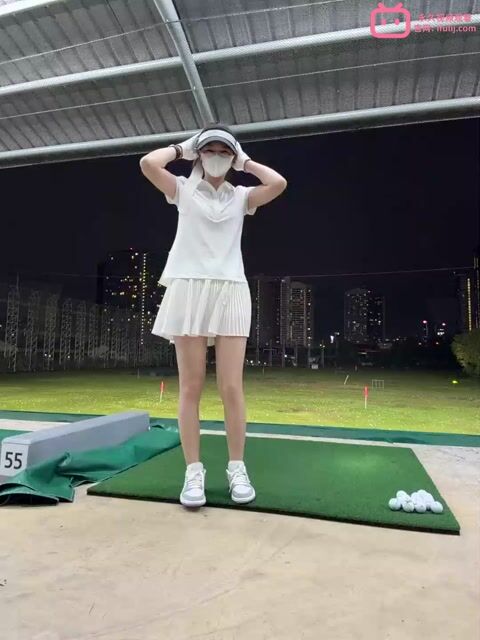 美腿御姐UL11 户外高尔夫球场舔蛋自慰，不得不说这个UL11 身材真好看啊